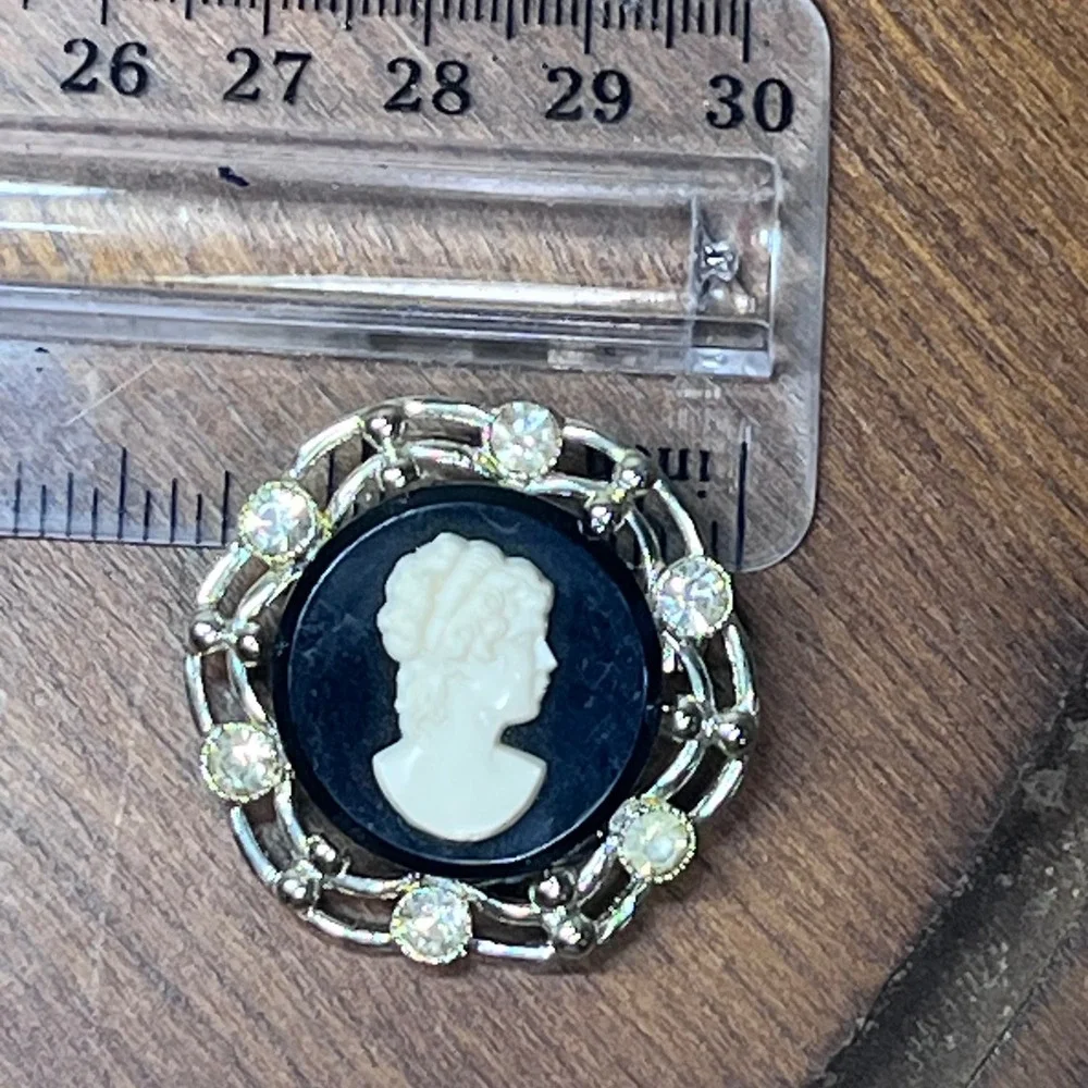 Vtg Silver Tone Black and White Cameo Rhinestone Round Brooch Victorian Style